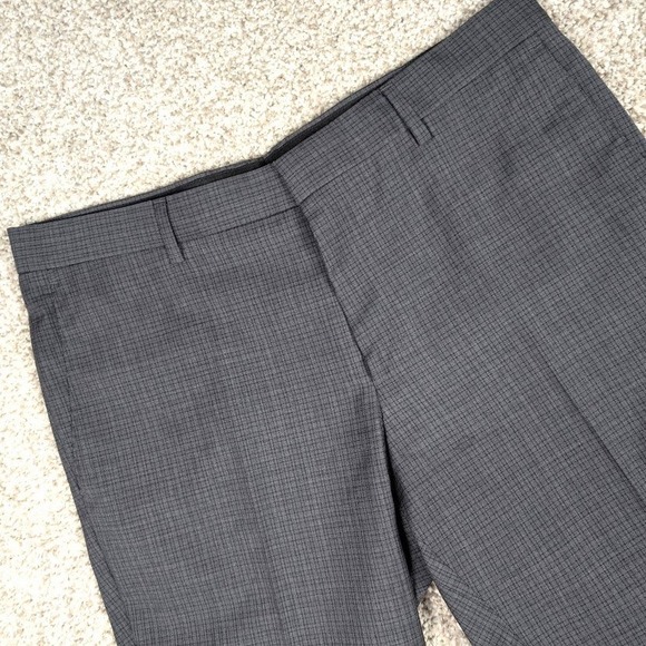 BOSS Hugo Boss Men's Gray Checkered Plaid Dress Pants, Size 34R, Modern Fit - Picture 1 of 10